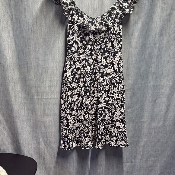 Old Navy Black and White Flutter Sleeve Mini Sundress size small - Picture 3 of 8